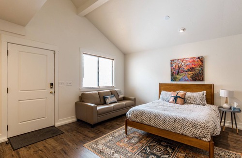 Holladay House | Holladay Guesthouse Secluded Studio