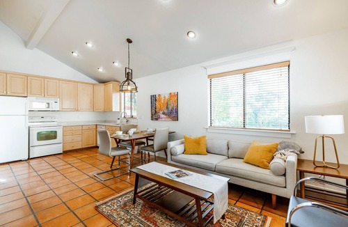 Holladay House | Holladay secluded boarding house