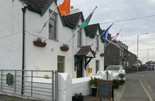 Llanfachraeth Hotel | Holland Hotel