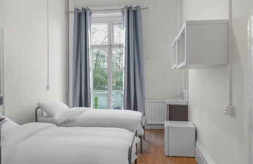 Warwick Hostel | Holland House - Hostel
