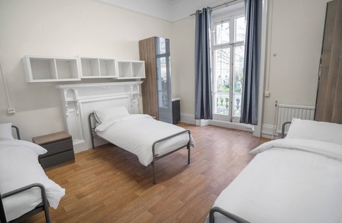 Warwick Hostel | Holland House - Hostel