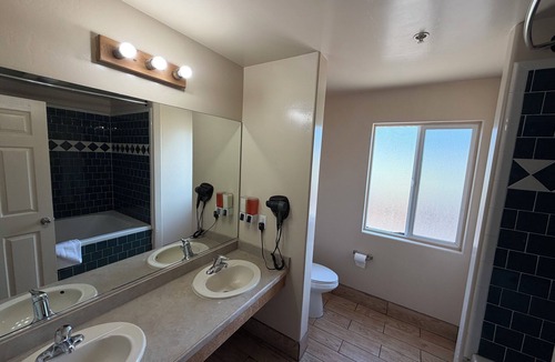Morro Bay Hotel | Holland Inn & Suites