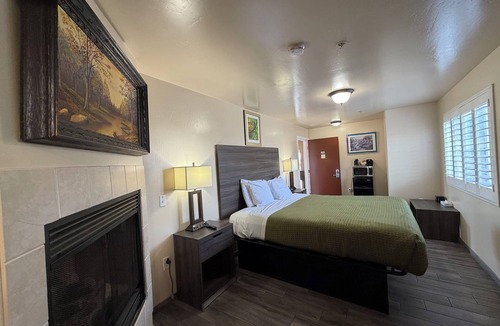 Morro Bay Hotel | Holland Inn & Suites