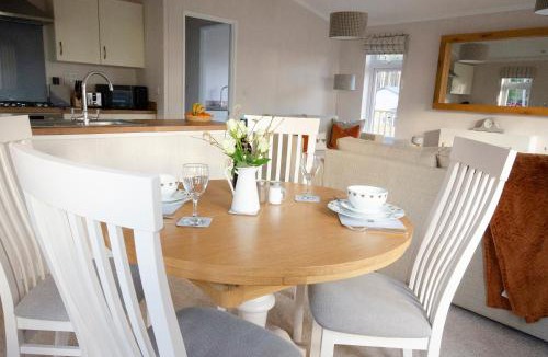 Ryther Cabin | Hollicarrs - Bumblebee Lodge