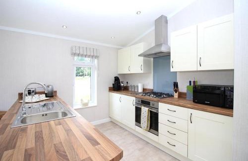 Ryther Cabin | Hollicarrs - Bumblebee Lodge