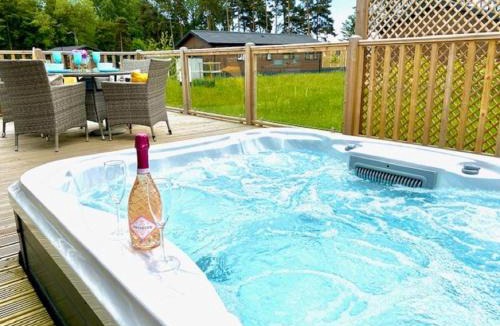 Ryther Cabin | Hollicarrs - Bumblebee Lodge