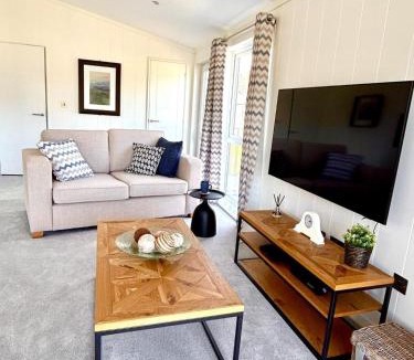 Ryther Cabin | Hollicarrs - Oak Tree Lodge