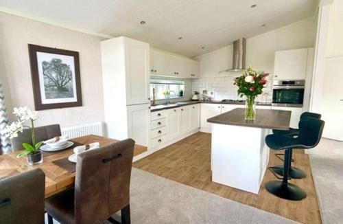 Ryther Cabin | Hollicarrs - Oak Tree Lodge