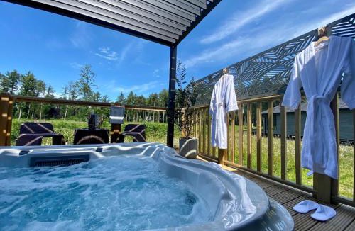 Ryther Cabin | Hollicarrs - The Rushes