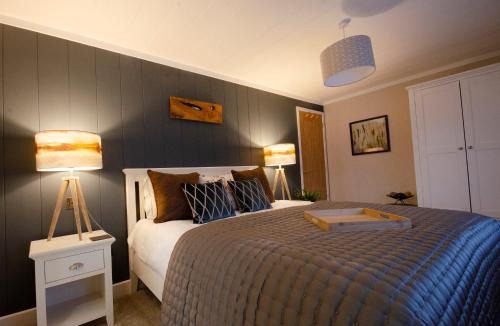 Ryther Cabin | Hollicarrs - The Rushes