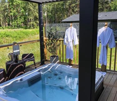 Ryther Cabin | Hollicarrs - The Rushes