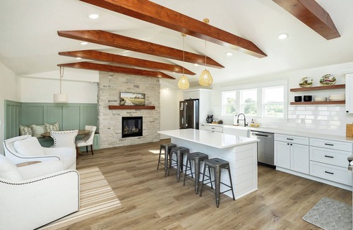 Winterset House | Holliwell Bridge Retreat - Private, Spacious & Close to town! Great for Groups!