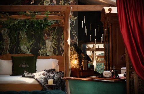 Layer de la Haye House | Hollow Heath