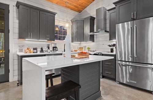 Kedron House | Hollow Hideaway 1A-Serene Getaway-Sleeps 4