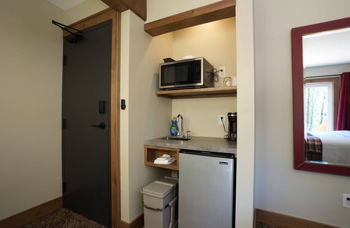 Algonquin Highlands Cabin | Hollow Valley Resort