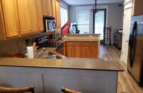 Jonestown Condo | Hollows Hilltop Lake Travis Condo is minutes to Northshore Marina and Lago Vista