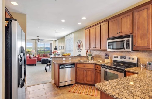 Leander Condo | Hollows Villa with Panoramic Lake Views/4 Pools
