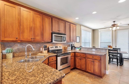 Leander Condo | Hollows Villa with Panoramic Lake Views/4 Pools