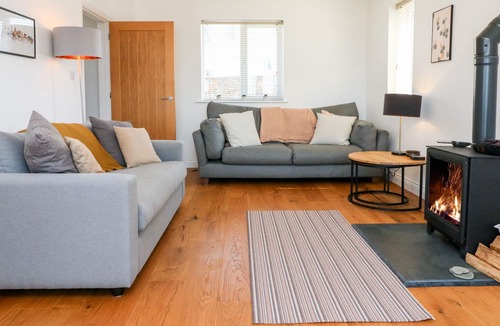 East Portlemouth Cottage | HOLLY BUSH, pet friendly, with open fire in Okehampton