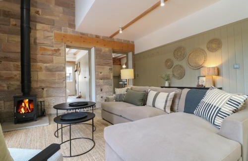 Crich House | Holly Cottage - Fold Yards