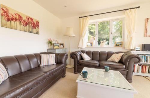 Chilworth House | Holly Cottage