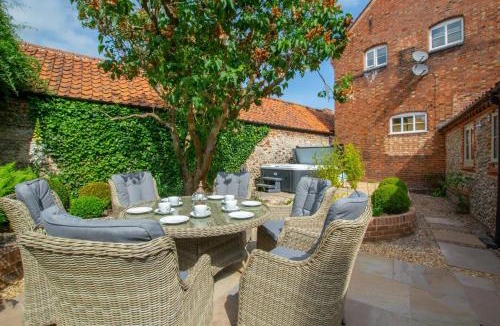 Holt House | Holly Cottage