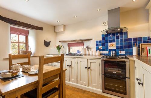 Honiton House | Holly Cottage