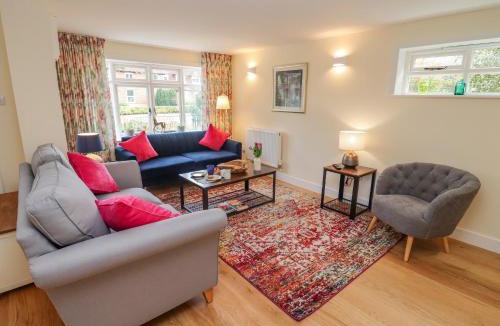 Clifford Chambers House | Holly Cottage