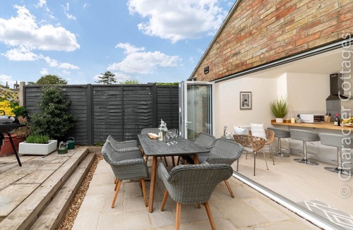 Sibford Gower Cottage | HOLLY COTTAGE (MIDDLE TYSOE), pet friendly, with open fire in Tysoe