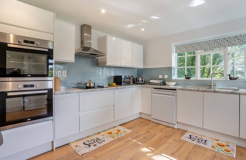 Llanfihangel Tal-y-llyn House | Holly Cottage - Scethrog