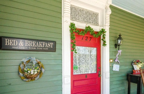 Hamilton Bed & Breakfast | Holly House of Hamilton