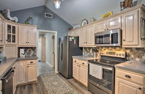 Holly Lake Ranch House | Holly Lake Retreat w/2 Community Pools & Yard