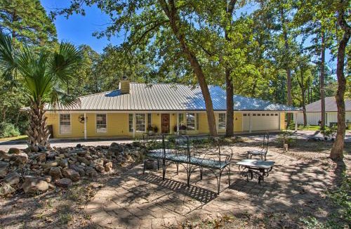 Holly Lake Ranch House | Holly Lake Retreat w/2 Community Pools & Yard