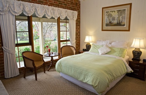 Yarra Glen Bed & Breakfast | Holly Lane Mews