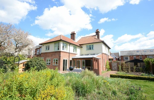 Aldeburgh Cottage | Holly Lodge