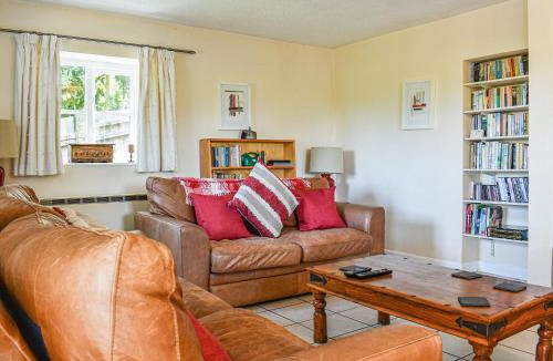 Bramerton House | Holly Lodge