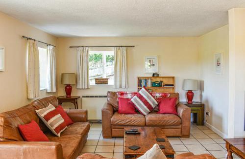 Bramerton House | Holly Lodge