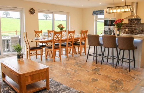 Kingswood Cottage | Holly Lodge