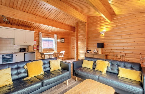 Kenwick Cottage | Holly Lodge - UK37185