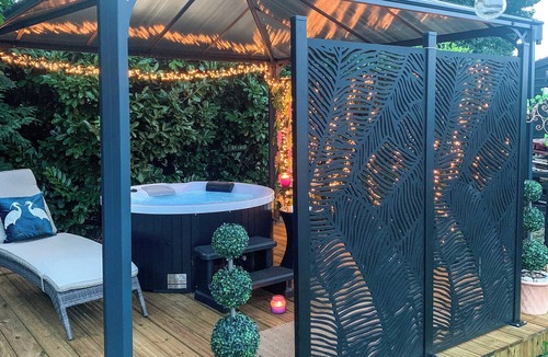 Maidstone Cottage | Holly's Hidden Hideaway - UK36783