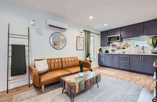 Holly Apartment | Holly Studio w Private Hot Tub