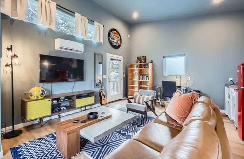 Holly Apartment | Holly Studio walkable to Downtown, bars, SXSW