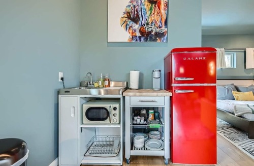Holly Apartment | Holly Studio walkable to Downtown, bars, SXSW