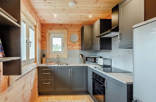 York Ski Chalet | Holly Tree Lodge Accessible PF