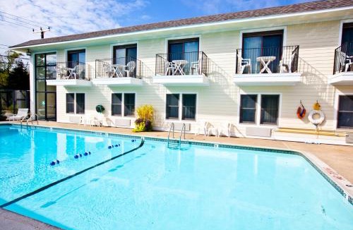 West Yarmouth Hotel | Holly Tree Resort