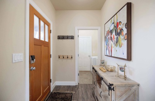 Southwest Bend House | Hollygrape Hideaway - Pet Friendly Sanctuary for 6