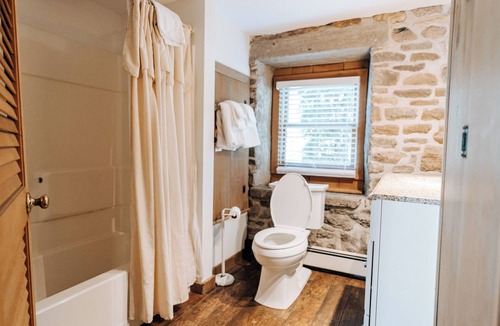 New Hope Bed & Breakfast | HollyHedge Estate