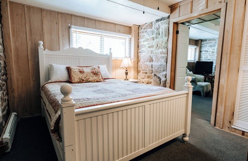 New Hope Bed & Breakfast | HollyHedge Estate