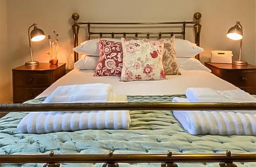 Tavistock House | Hollyhock