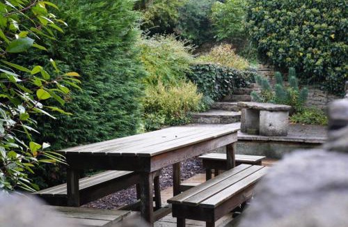 Witney House | Hollyhock House